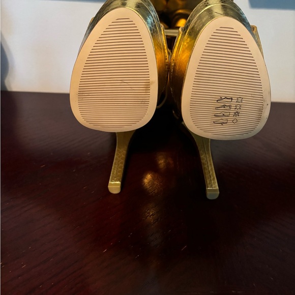Michael Kors GOLD Platform Sandal - Picture 4 of 16
